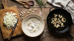 Prečo by sa cibuľa mala pred vyprážaním namočiť do múky: tajomstvo zo zabudnutých kuchárskych kníh.